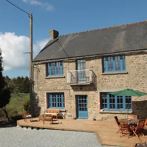 Vakantiehuis La Petite Aze, Saint-Coulomb